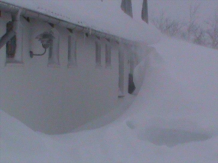 Billeder af sne - massere af sne -! - 11) Noget af vores hus, set fra vejen af :). billede 11