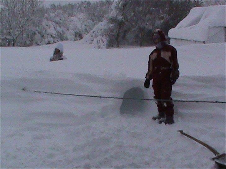 Billeder af sne - massere af sne -! - 29) Marie og jeg ;). Mig længst tilbage <3. Tak fordi i så billederne! Lig MEGET gerne en kommentar inden i smutter! <3. xD! billede 29