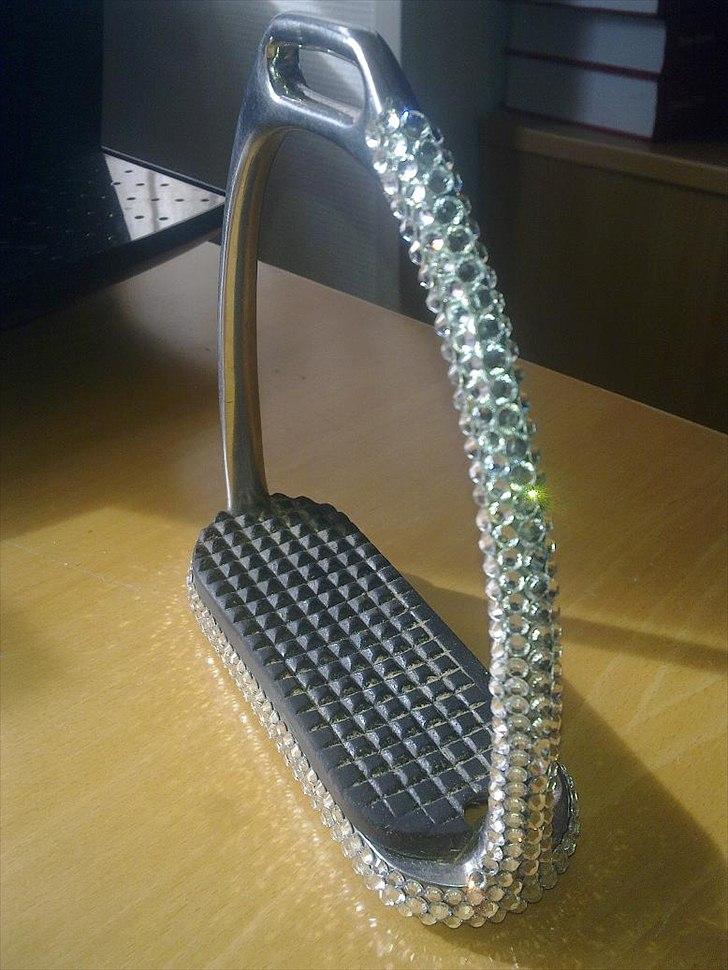 Kreativitet - Stübben stigbøjler med SS16 og SS20 Crystal.  billede 2