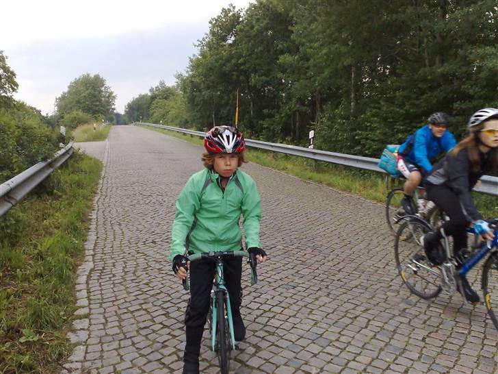 På cykel til Italtien, 2007 - Christian (den grønne), mig (den sorte), min far (den blå). billede 2