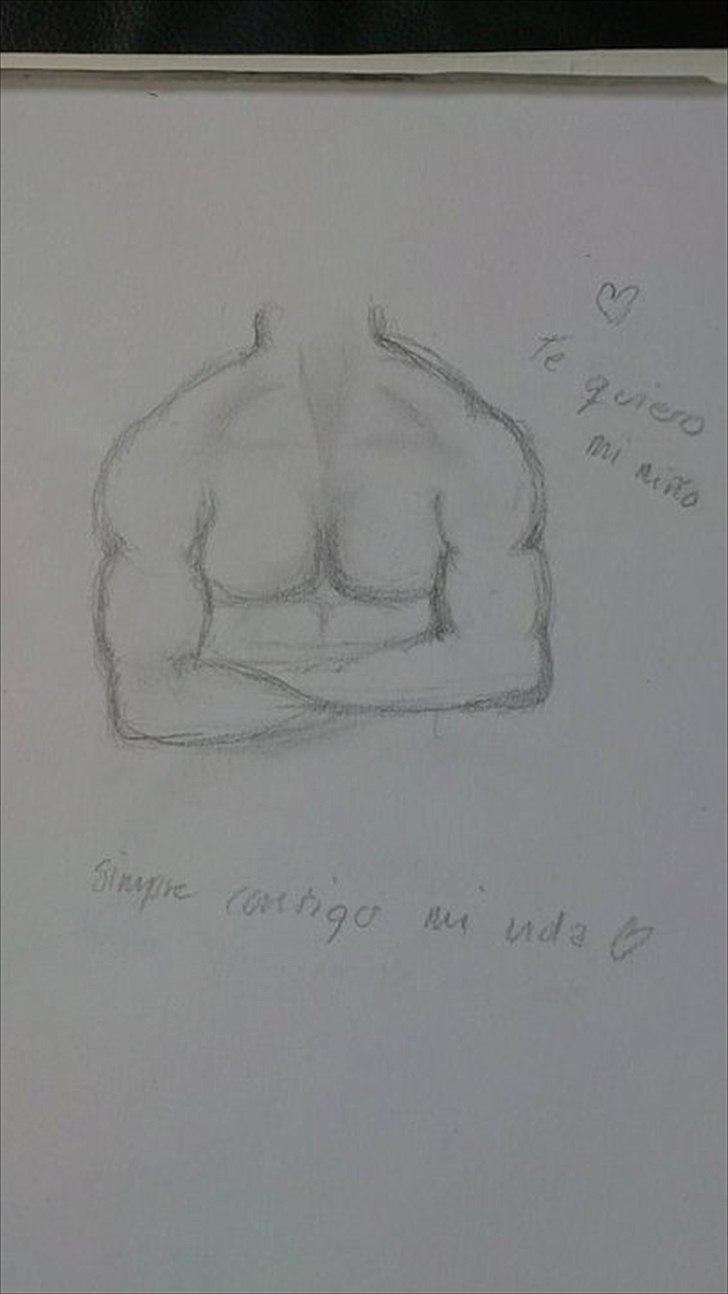 Mine tegninger - Min kærestes dejlige overkrop :)

og ja teksten er spansk fordi min kæreste kun snakker spansk :)
der står:
jeg elsker dig min dreng, altid med dig mit liv. :) billede 6