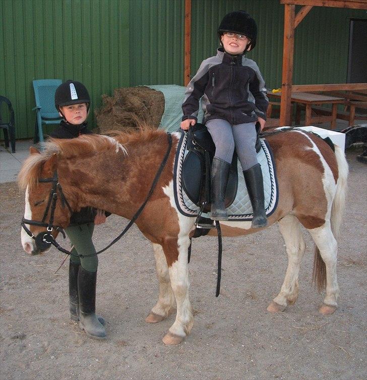 Viktoria og William rider Siroco billede 1