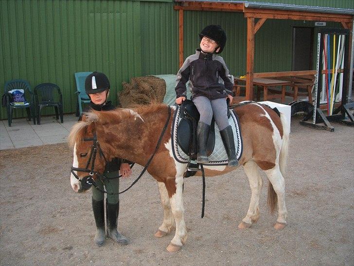 Viktoria og William rider Siroco billede 2