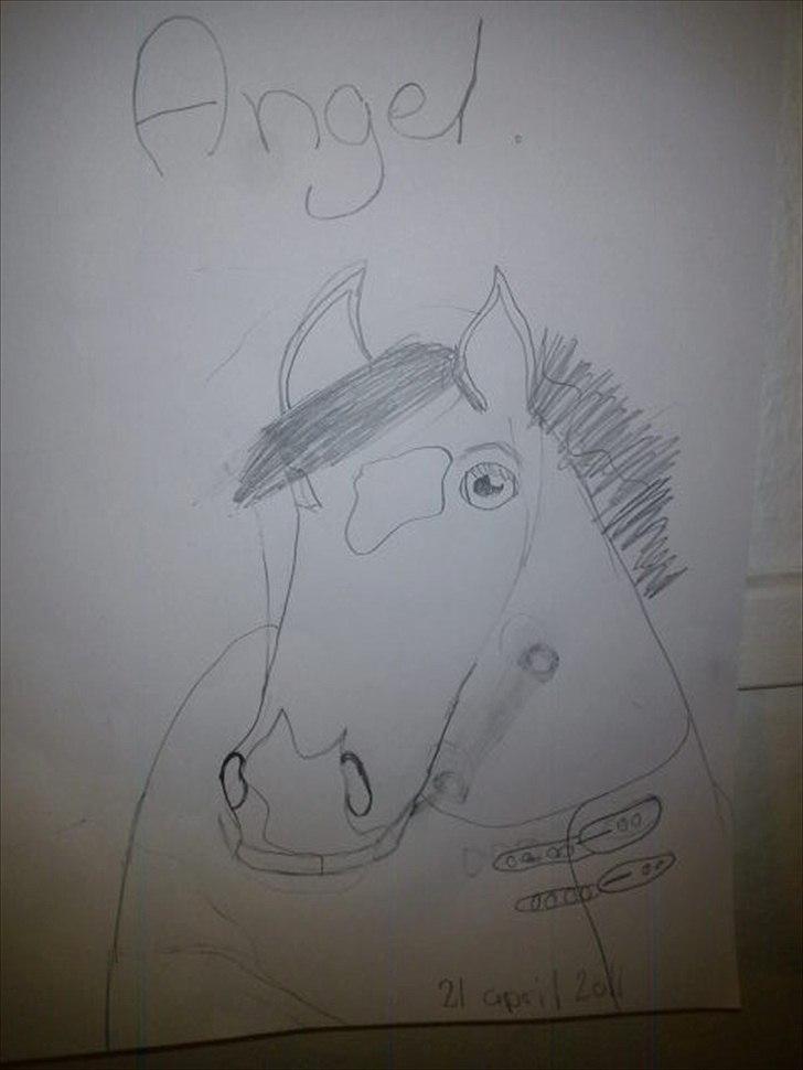 Mine tegninger(Grimme!) - En tegning af Angel! ;-) 
Ikke så flot.. Da hendes hovede er MEGET svært at tegne! :o) billede 7