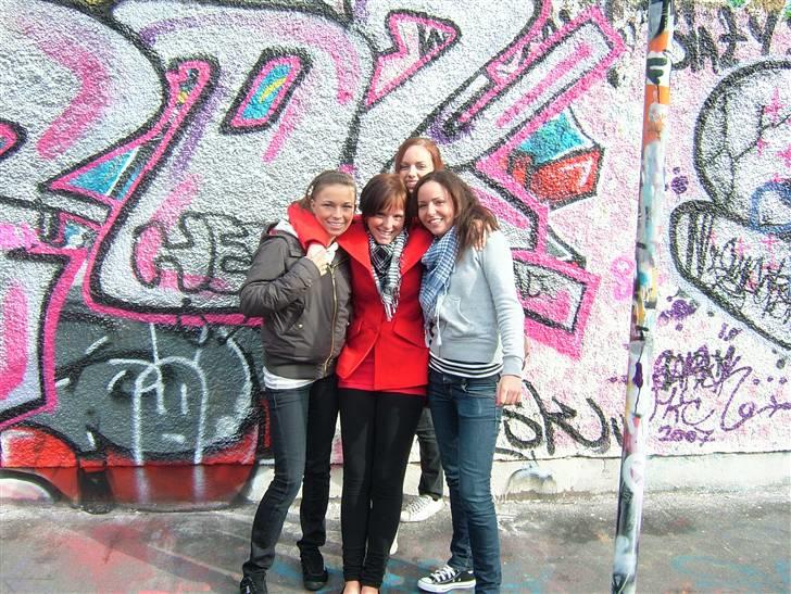 Med klassen i Dublin :) - Christiane til venstre, Lulle i midten, Tina til højre og Camilla bagved billede 23