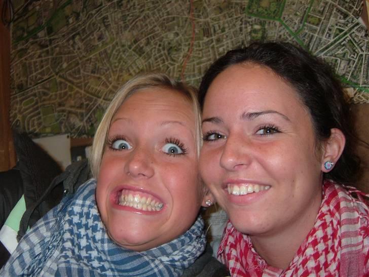 Med klassen i Dublin :) - Line N. til venstre og Tina til højre billede 25