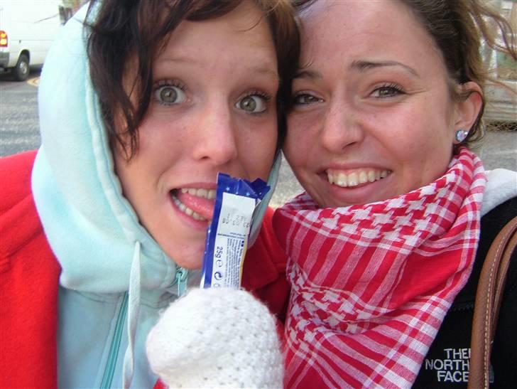 Med klassen i Dublin :) - Lulle til venstre og Tina til højre billede 31