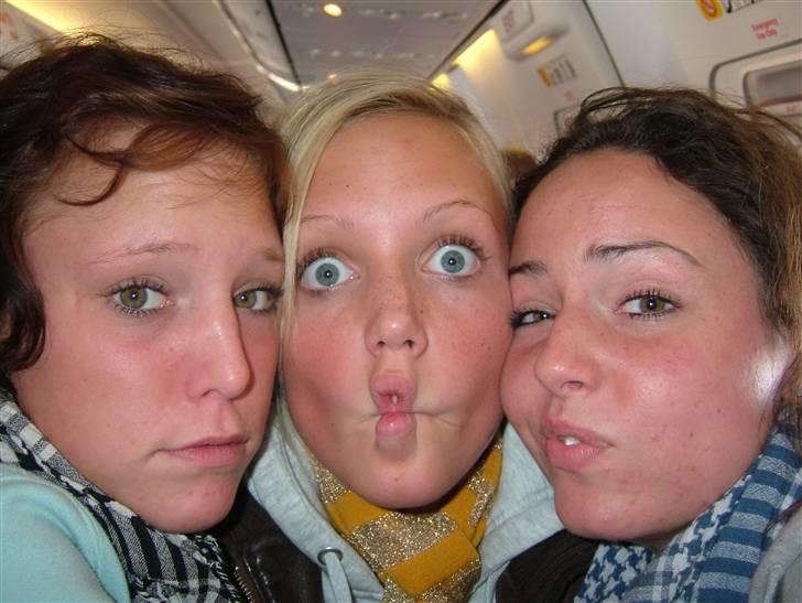 Med klassen i Dublin :) - Lulle til venstre, Line N. i midten og Tina til højre billede 41