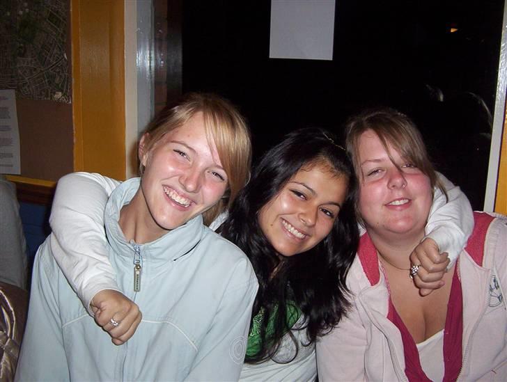 Med klassen i Dublin :) - Michala til venstre, Gül i midten og Line L. til højre billede 59