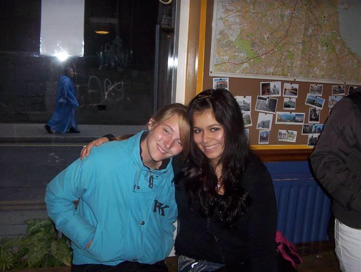 Med klassen i Dublin :) - Michala til venstre og Gül til højre billede 73