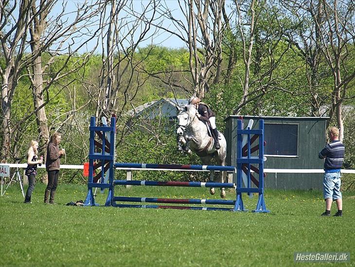 {{currentPhoto.altText}} billede {{currentPhoto.number}}