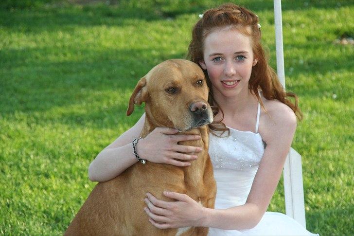 Min vidunderlige konfirmation D.20 maj 2011<3 - Mig og en af mine to fantastiske hunde! :'-) billede 18