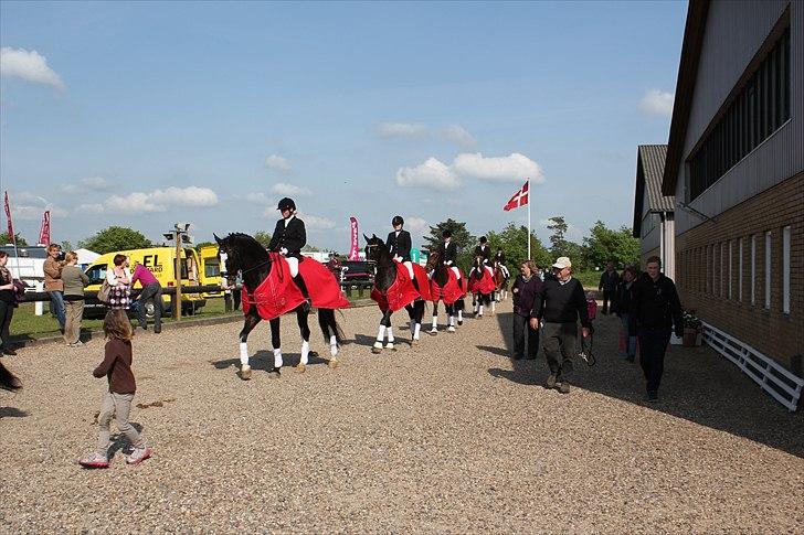 Distriktsmesterskab for hold  distrikt 11/13 - Så er vi klar til at gå til æresrunde samt overrækkelse af gaver mv. billede 1