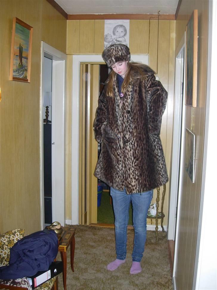 Verdens højste dame - Stå lille stille der nede!! billede 1