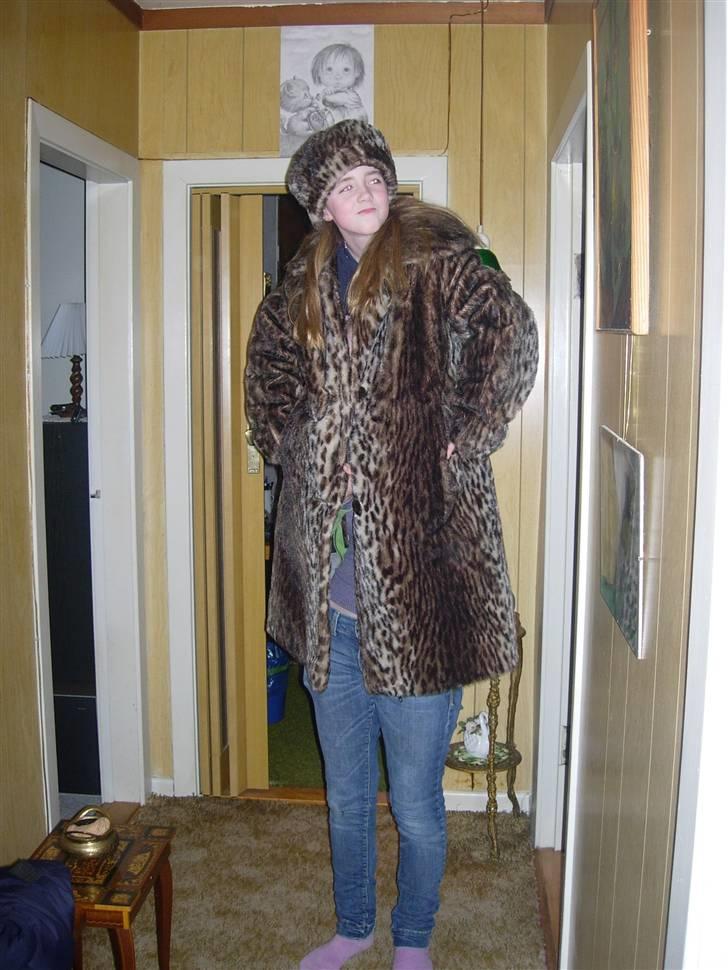 Verdens højste dame - MINE DAMER OG HERRE MÅ JEG PRÆSENTERE VERDENS HØJESTE DAME! billede 2