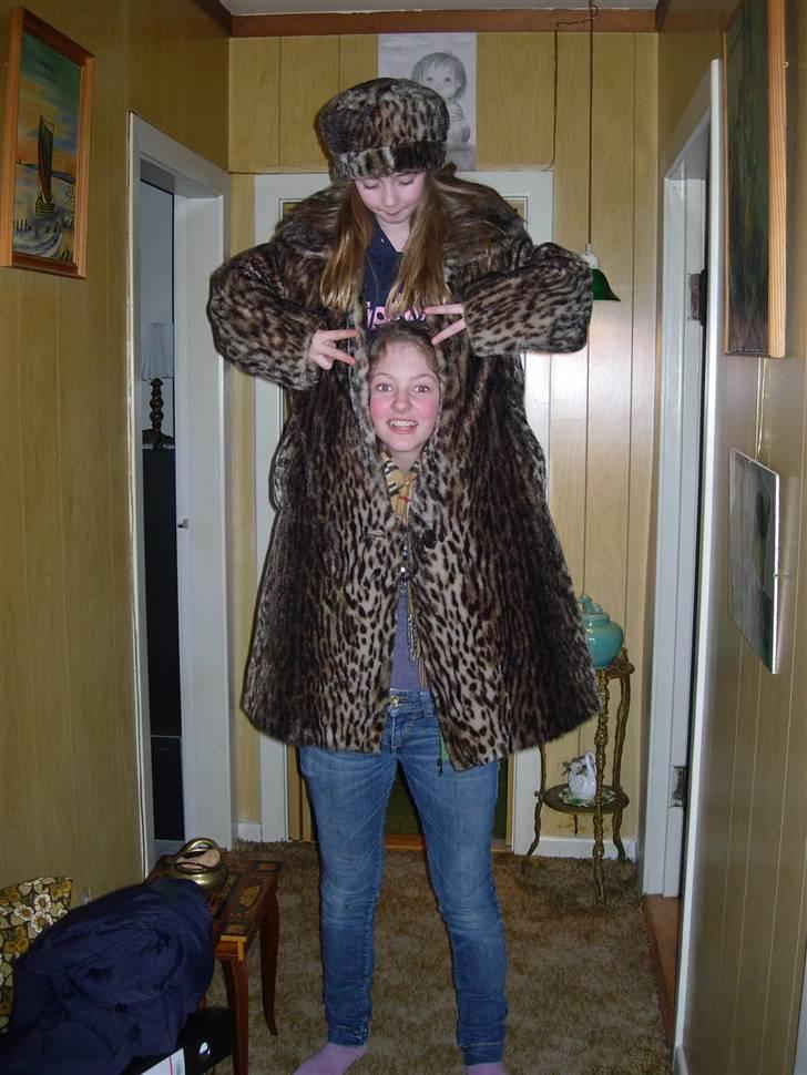 Verdens højste dame - HOV ! gå ind med dig igen! billede 3