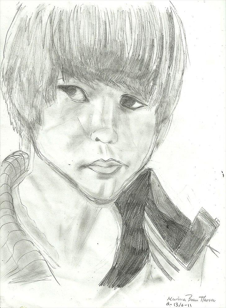 Tegninger :D   - Ret god skabelonstegning :D - Dog kunne jeg ikke se fregnerne på den udprintede version :S xD 
Tegnet mandag den. 13. juni 2011 billede 339