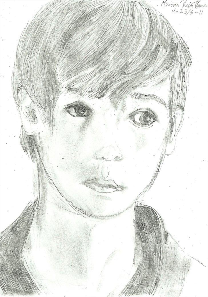 Tegninger :D   - En af de bedste portræt tegninger efter min mening :D Har faktisk tegnet på den måde at jeg filmede samtidig :O Så der er også en film som viser hvordan den er blevet tegnet xD 
http://hestegalleri.dk/vid_vis.aspx?VideoID=248995 

Tegnet torsdag den. 23. juni 2011 :) billede 328