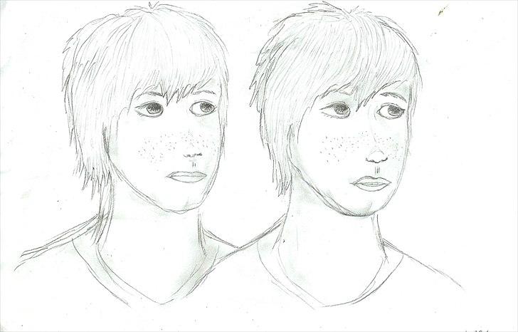 Tegninger :D   - Hahahhaha xD TVILLINGER XDDDD!!! 
Tog sin tid men prøvede at gøre dem noooogenlunde ens :P ... kun munden fokuserede jeg på skulle være anderledes :P
Tegnet onsdag den. 29. juni 2011 billede 317