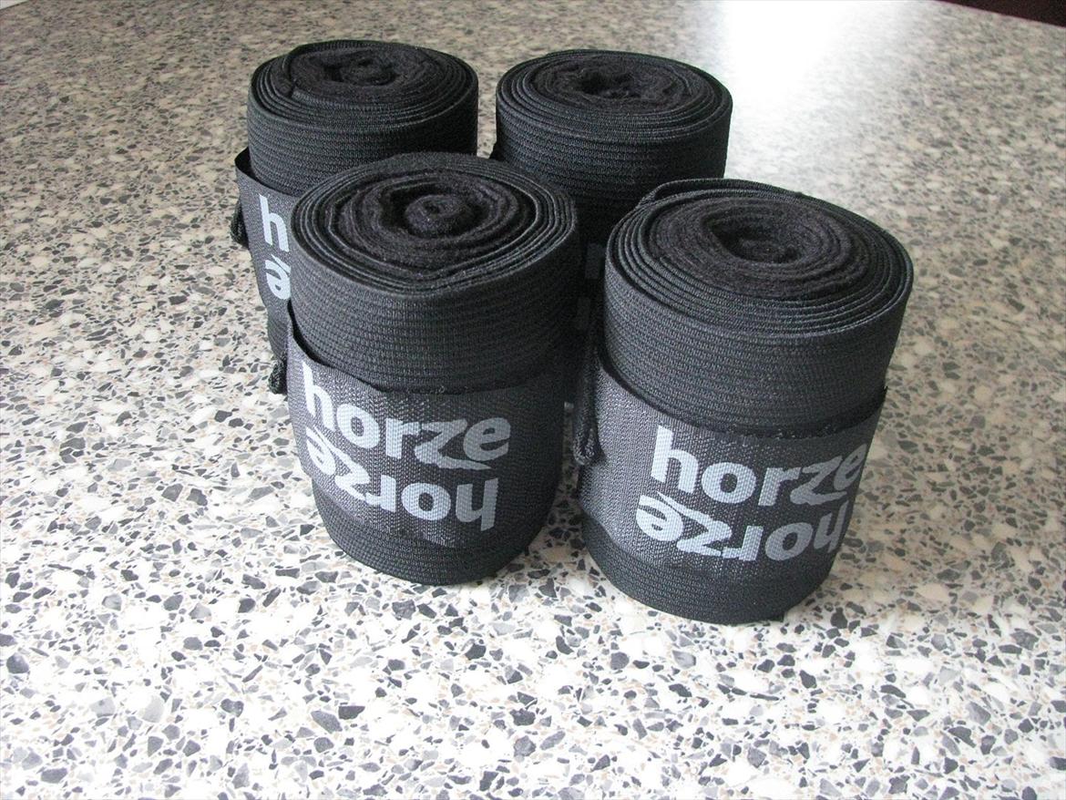 Mit udstyr til hestene. - Sorte bandager med halv fleece og halv elastik.  billede 63