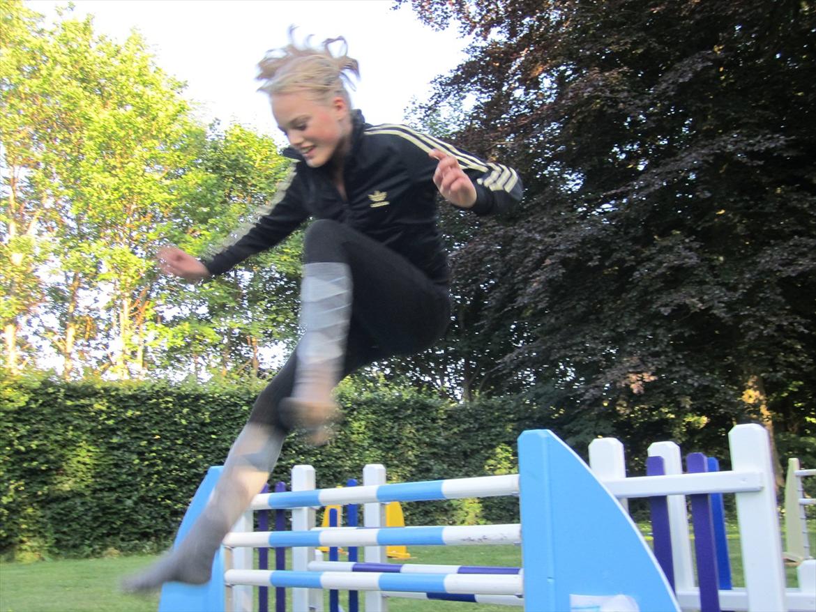 Ridelejr 2011 - Tina Lund - Nanna springer tripplebarre :D billede 102