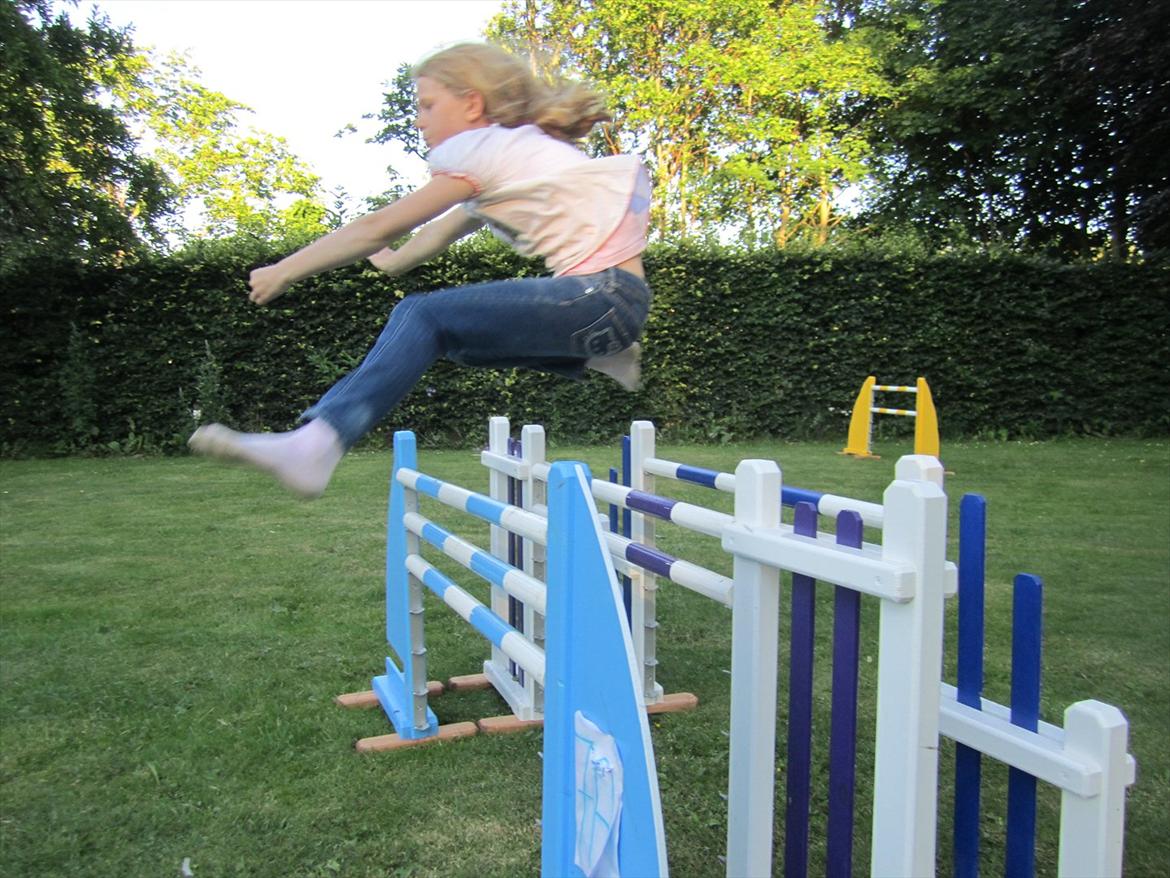 Ridelejr 2011 - Tina Lund - Der springer hun igen :D billede 105