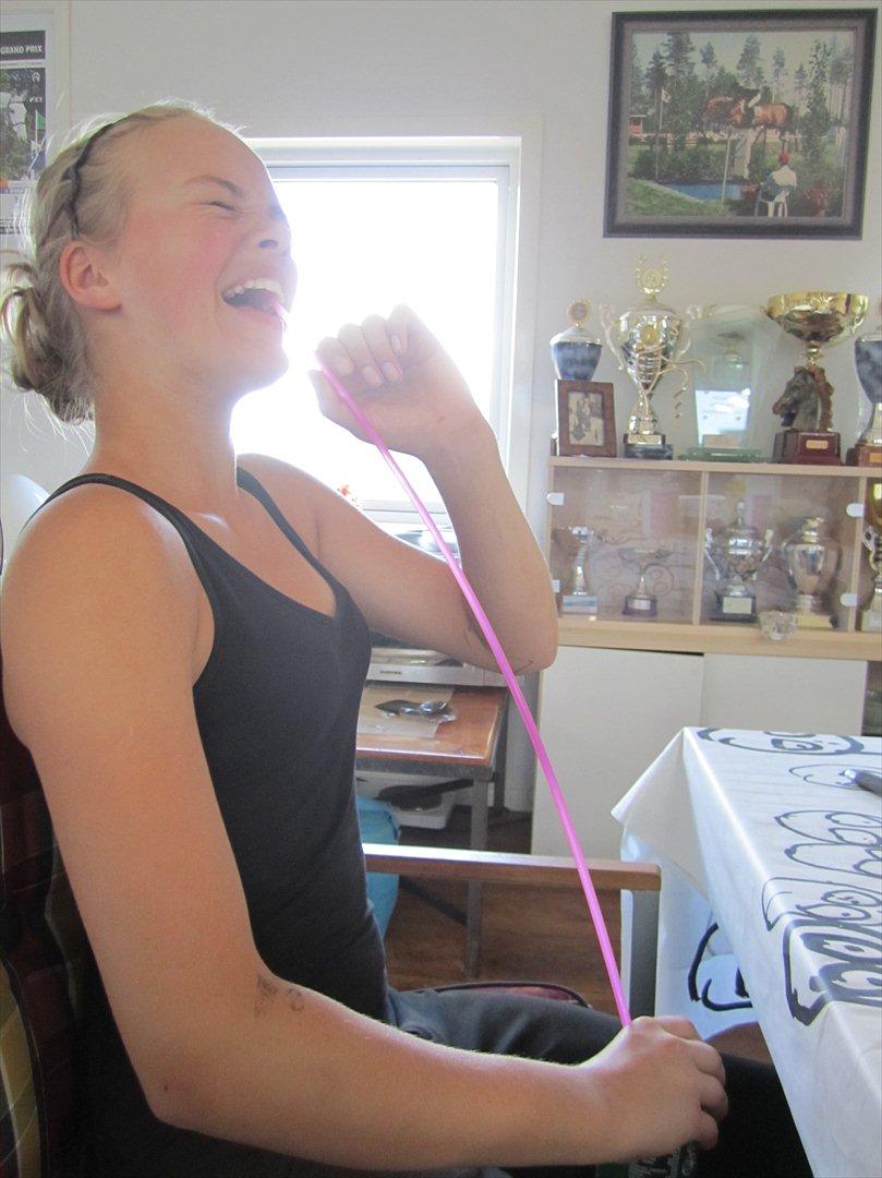 Ridelejr 2011 - Tina Lund - Nanna får sodavand i ansigtet billede 109