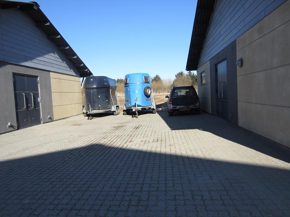 Gardehusarregimentet  - Trailerne står klar ved Dyrlægen Fotograf Sabina østlund billede 21