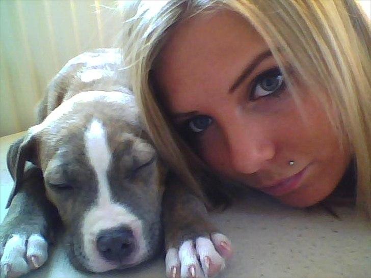 Djarco. - mig & mor juleaften 2010
jeg sov næsten hele aften, men jeg er jo heller ikke så gammel. billede 4