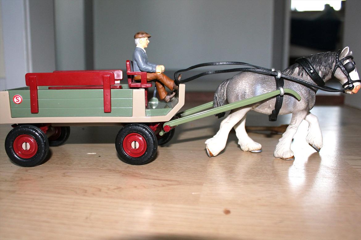 Schleich - Hestevogn

Clydesdale hoppe.  billede 10