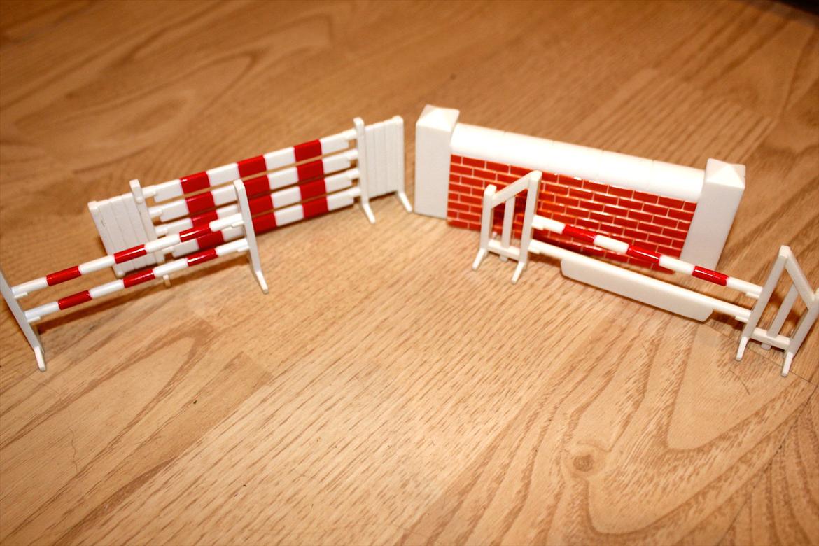 Schleich - 4 spring.
1 mur
1 stort spring
2 mindre spring billede 33