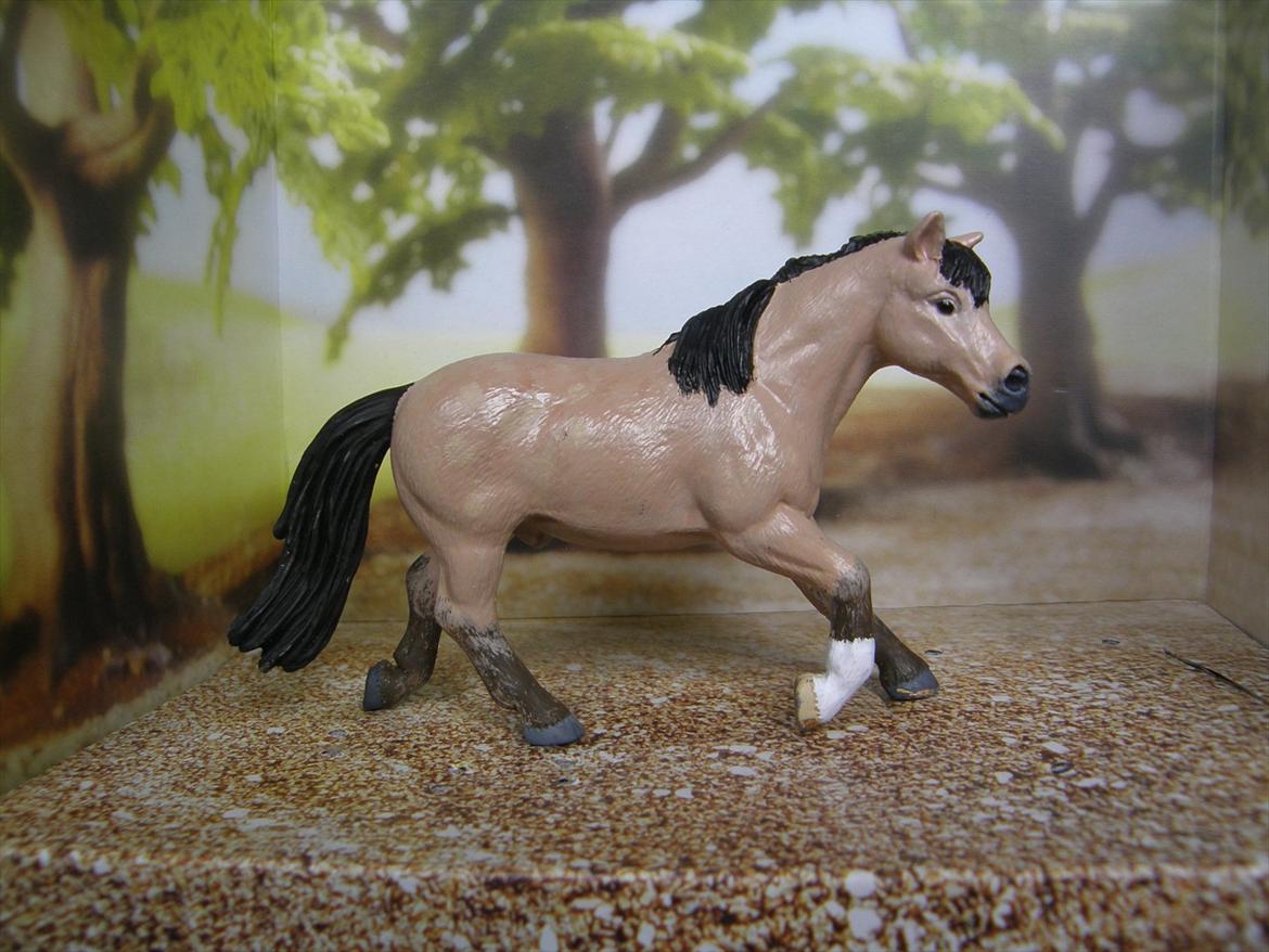 Mine Schleich Dyr - Modelmalet. Navn: Leroy Race: Welsh Pony Sek. B Køn: Vallak Alder: 12 år billede 121