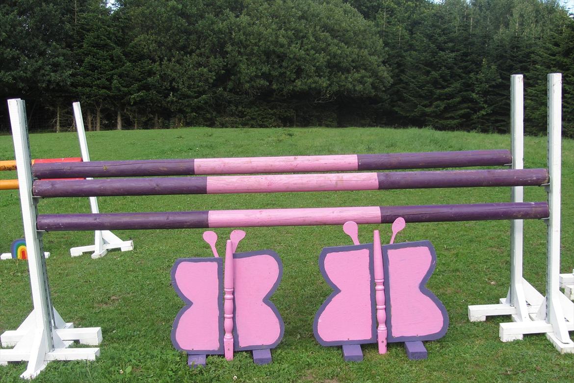 HJEMMEBYGGET SPRING - KIG KIG - Sommerfugle i tøsefarver - er også vild med det spring.  billede 6