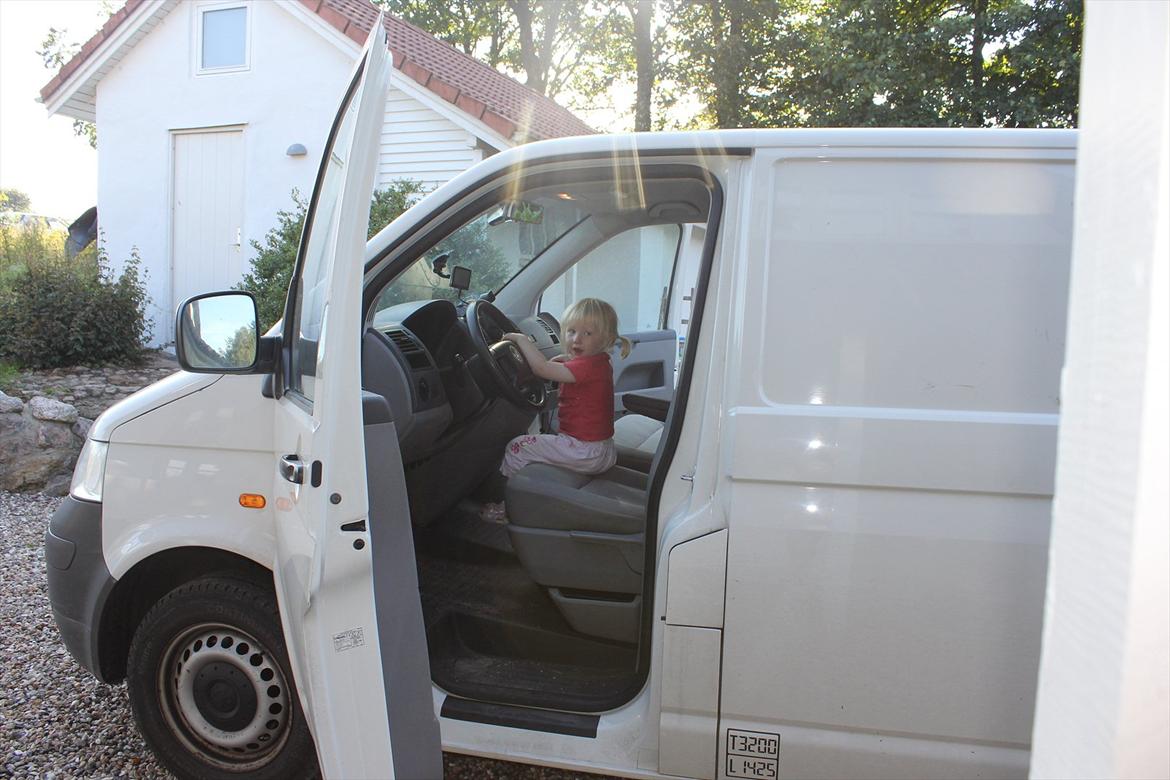 Nevø og niece ude og ride ponyen:) billede 21