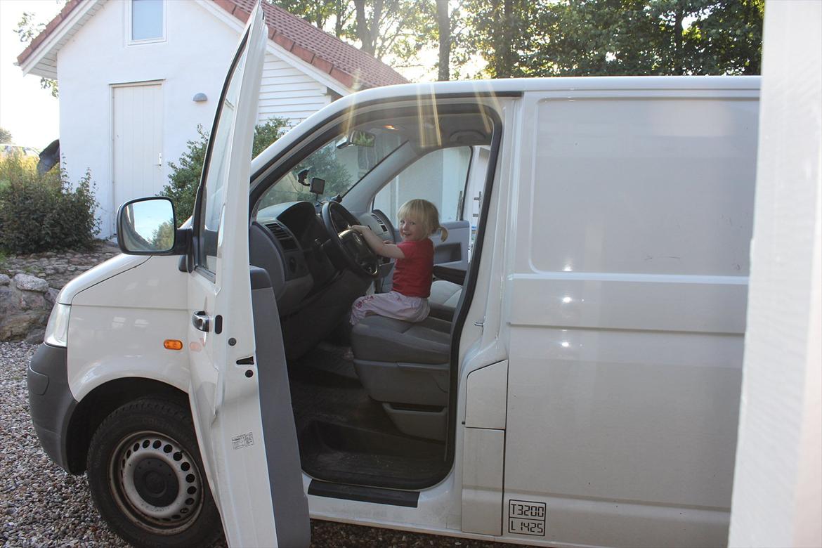 Nevø og niece ude og ride ponyen:) billede 22