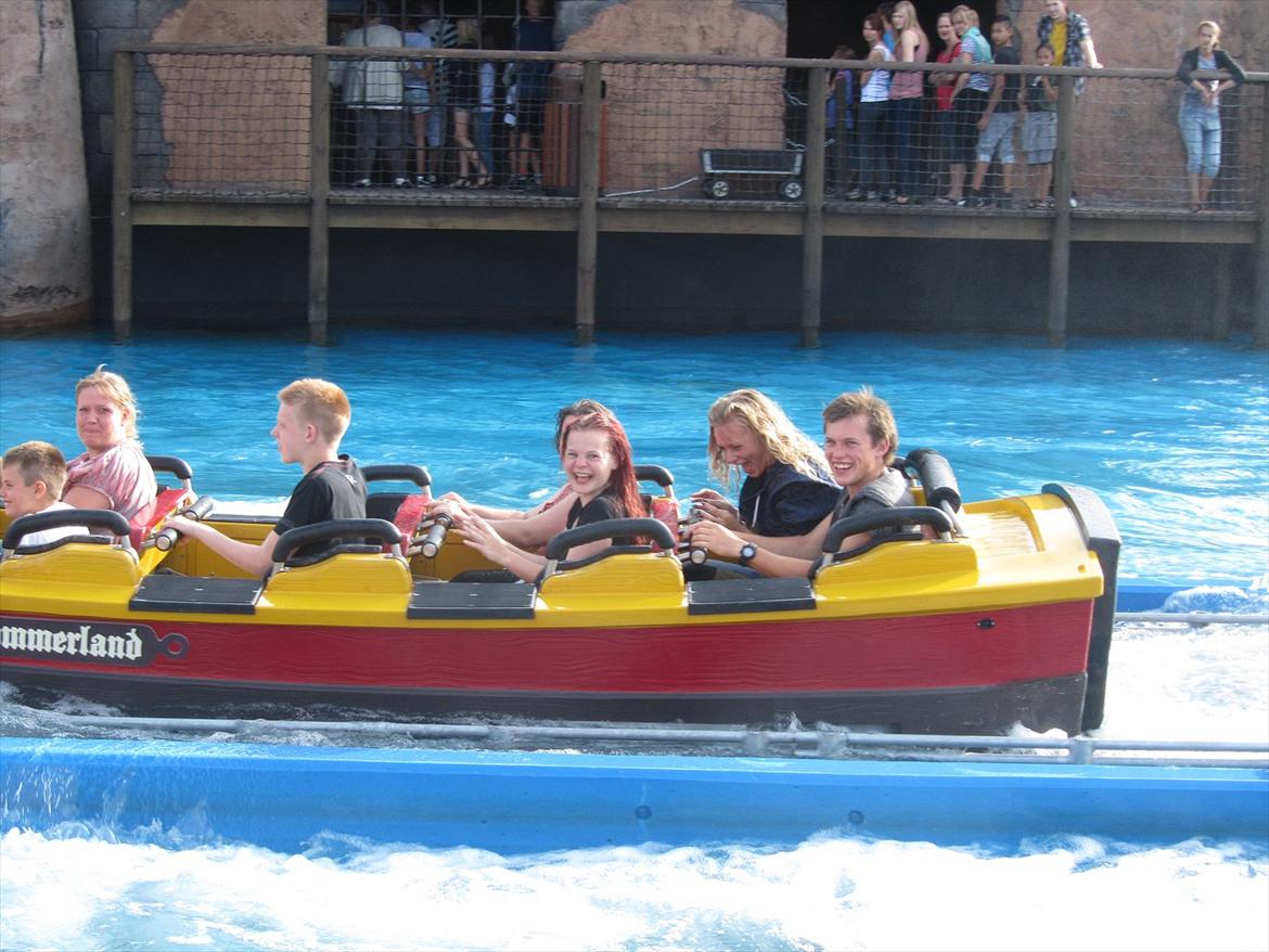 Turen i Djurs sommerland med familien :D 6 august 2011 billede 10