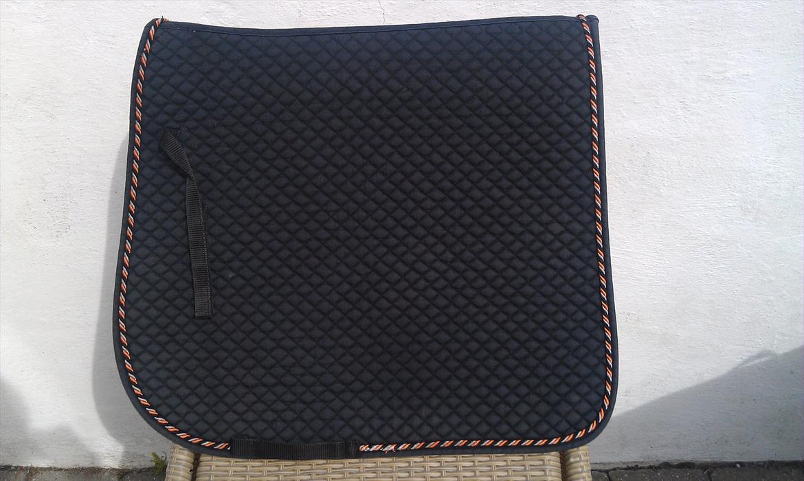 Mit udstyr til hestene. - Sort underlag. billede 23