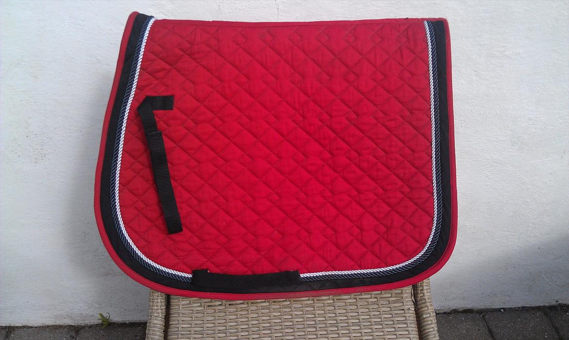 Mit udstyr til hestene. - Rødt underlag. billede 25