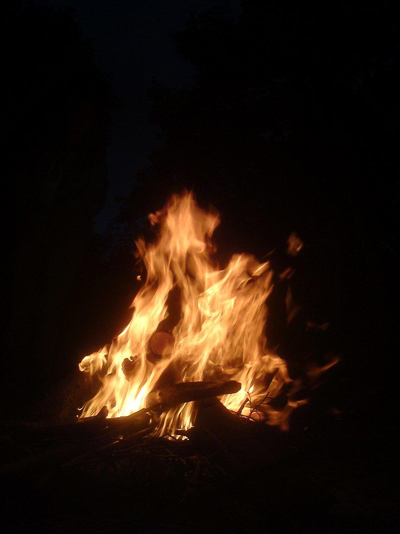 Ridelejr på Vinkærgård :) - Mit vellykkede bål den første aften :)  Tror jeg brugte en halv liter sprit :b billede 9
