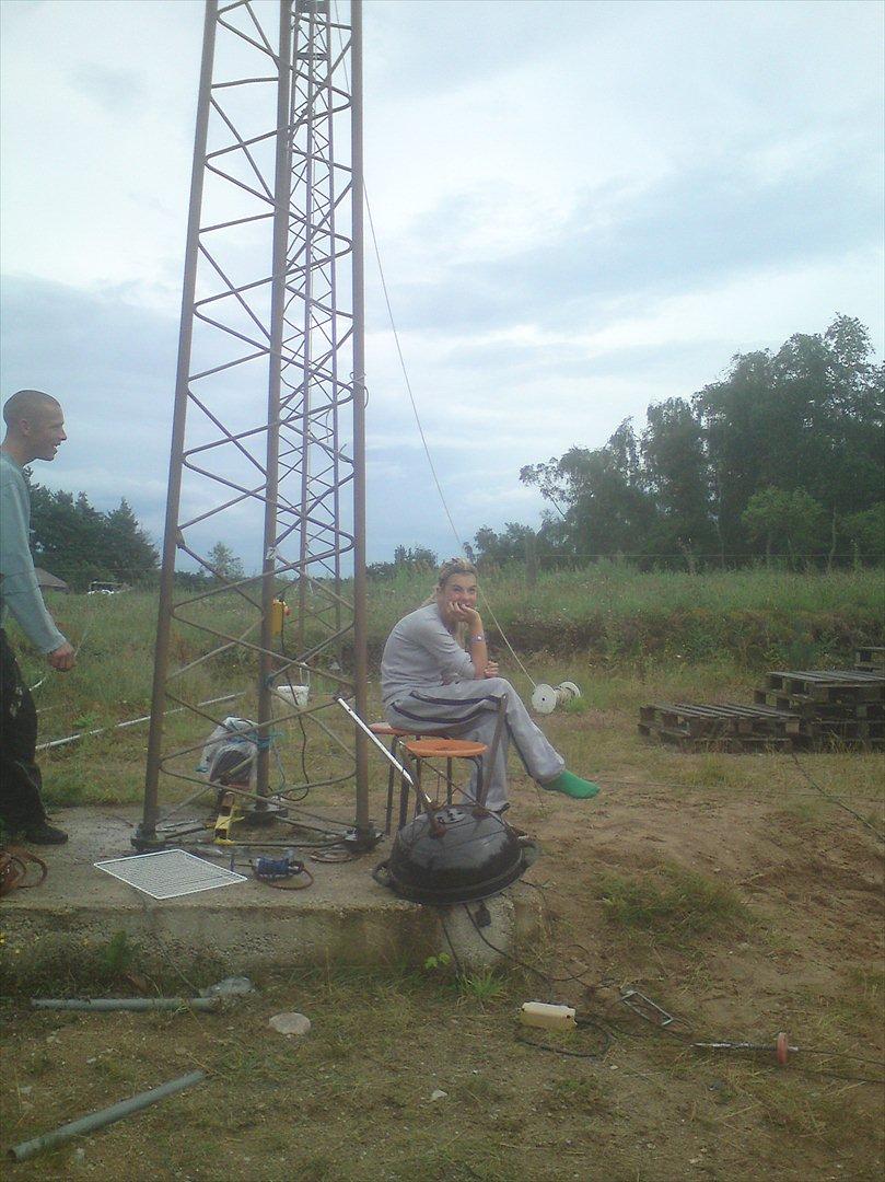 Ridelejr på Vinkærgård :) - Cille, hun havde desværre forstuvet sin fod :/ - Og lidt af Kewin i venstre side :) billede 22