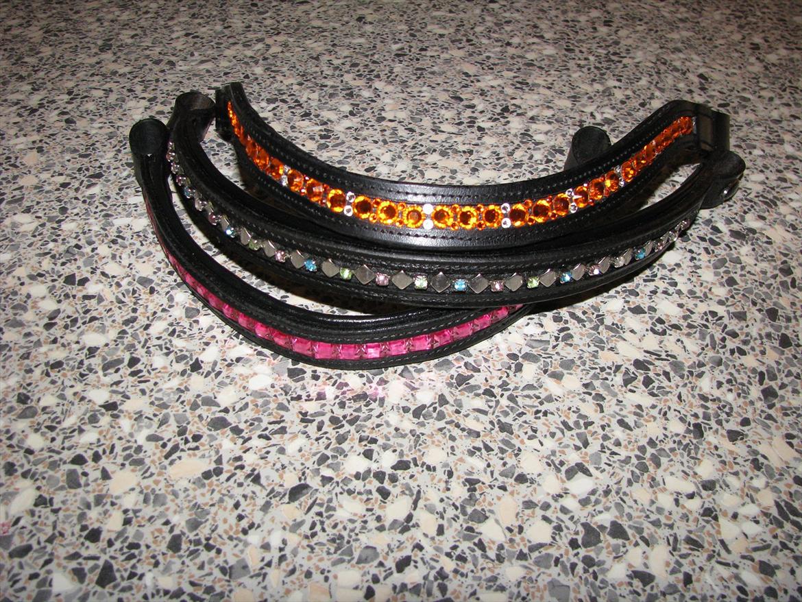 Mit udstyr til hestene. - 3 forskellige pandebånd. billede 46