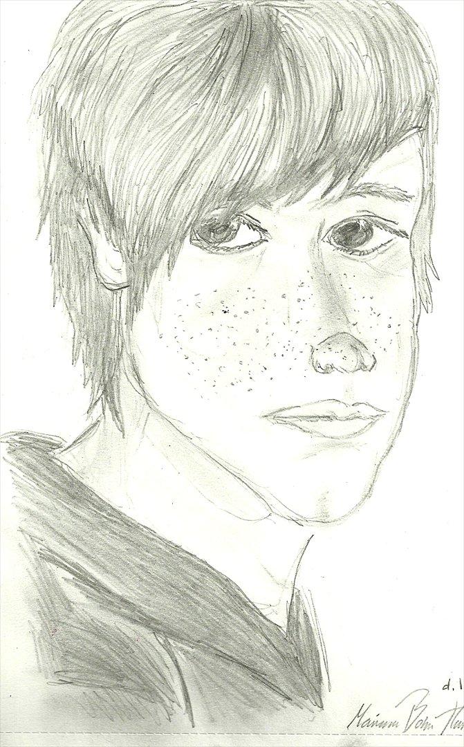 Tegninger :D   - Første mennesketegning på turen xD Dårlig kvalitet fordi den kommer fra A5 blok :) 
Lidt lang næse .... :/ xD 
Tegnet mandag d. 15. august 2011 billede 187