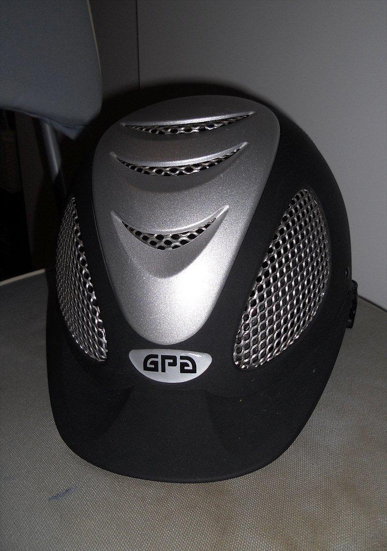 Min nye GPA hjelm og rider by horse underlag :D - GPA speed Air (-: billede 2