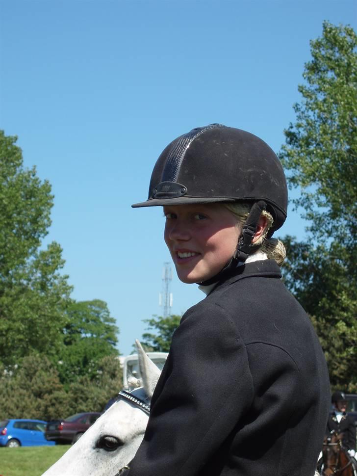 Odsherred rideklub.. - SÅ SØDT <3 NADI.. ELSKER DET BILLEDE.. MEN HUN HADER DET BARE :D billede 3