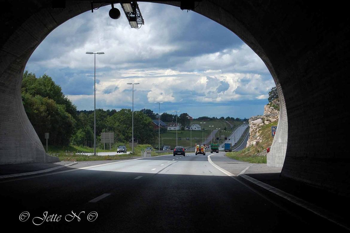 Billeder fra Norge 2011 - Udsigten fra en af de mange tunneller (Nikon D40 med 18-55 mm II f/3,5-5,6 objektiv) billede 10