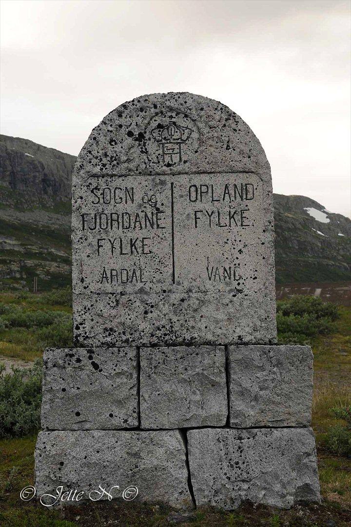 Billeder fra Norge 2011 - Den gamle Fylkesgrænsesten ved Tyinsøen (Nikon D300s med 17-55 mm f/2,8 objektiv) billede 97