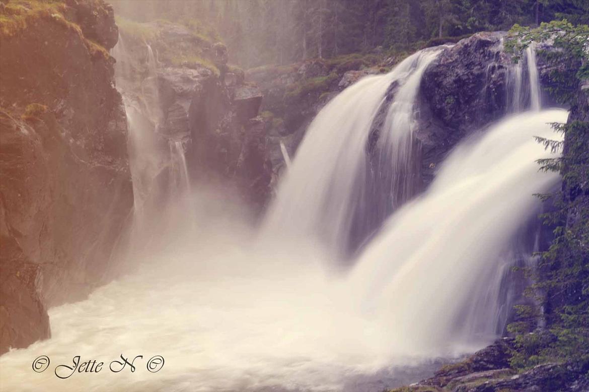 Billeder fra Norge 2011 - Redigeret billede af Rjukandefossen (Nikon D300s med 17-55 mm f/2,8 objektiv + en sten som støtte) billede 138