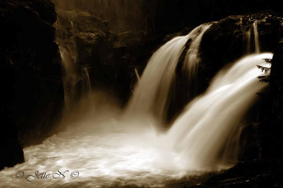 Billeder fra Norge 2011 - Redigeret billede af Rjukandefossen (Nikon D300s med 17-55 mm f/2,8 objektiv + en sten som støtte) billede 140
