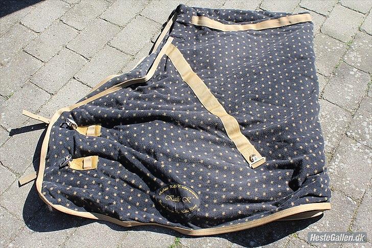 Mit rideudstyr.. - Skridttæppe med stjerner, vandt det i en LA.. - 135 cm. billede 22