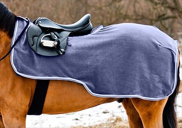 Mit rideudstyr.. - Horseguard skridttæppe m. hul til sadlen - 125 cm. billede 23